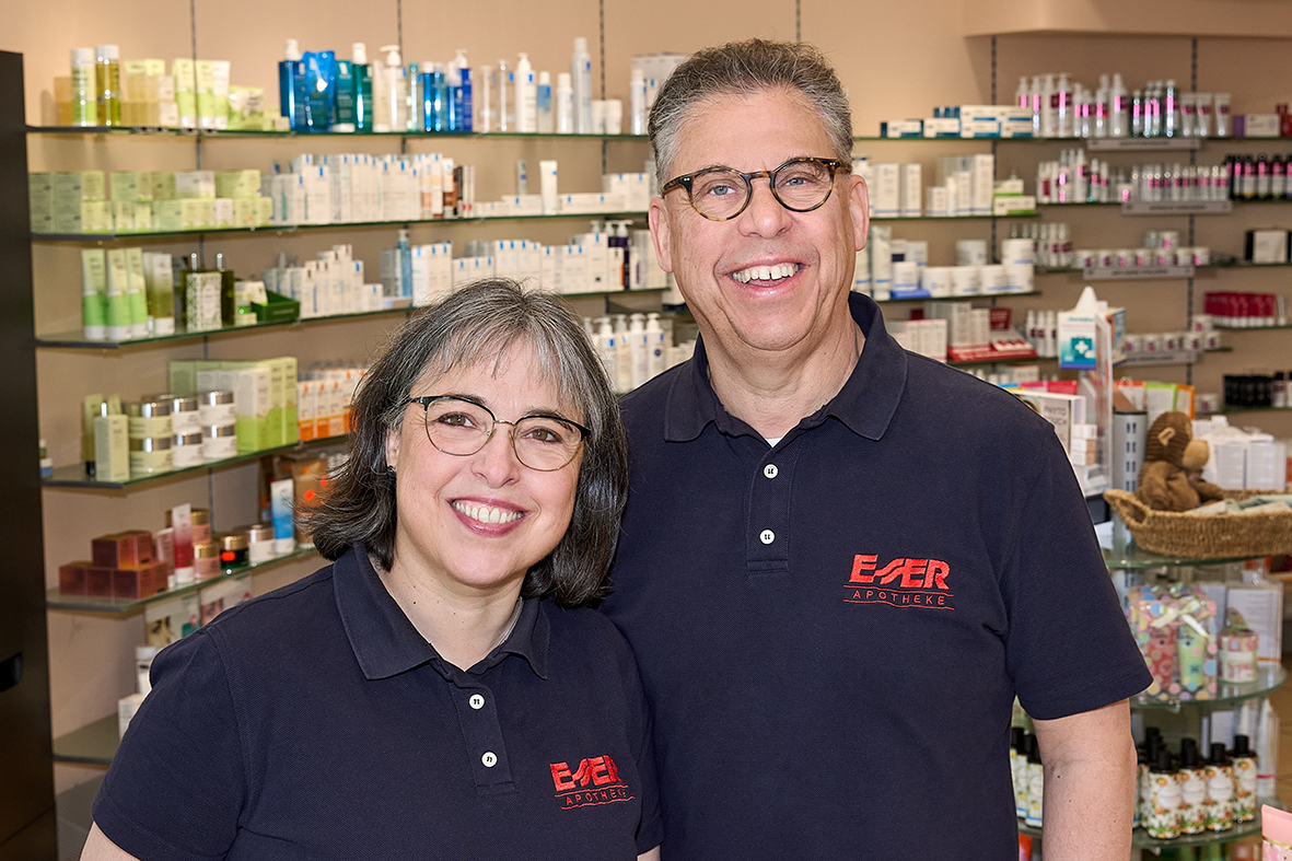 Apothekerin Evelyn Rehn und Apoteker Johcehn Esser